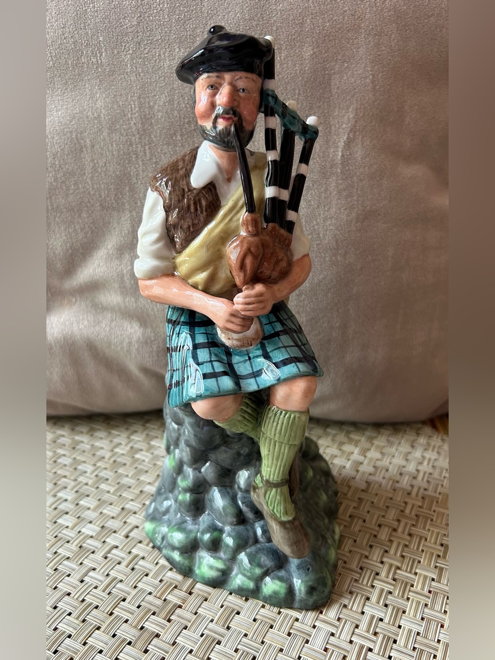 Vintage  Royal  Royal Doulton figurine entitled "The Piper"
